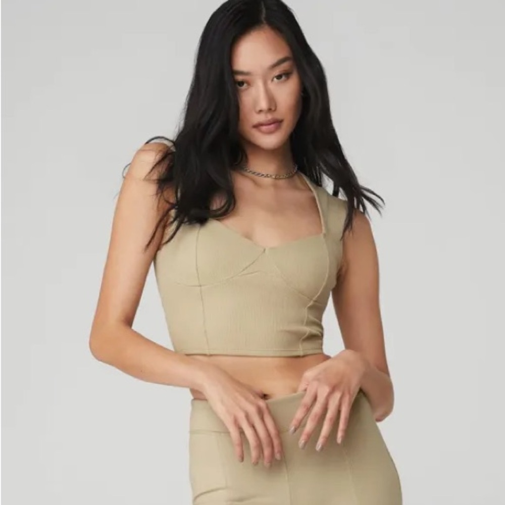 Alo Ribbed Sweetheart Short Sleeve Top